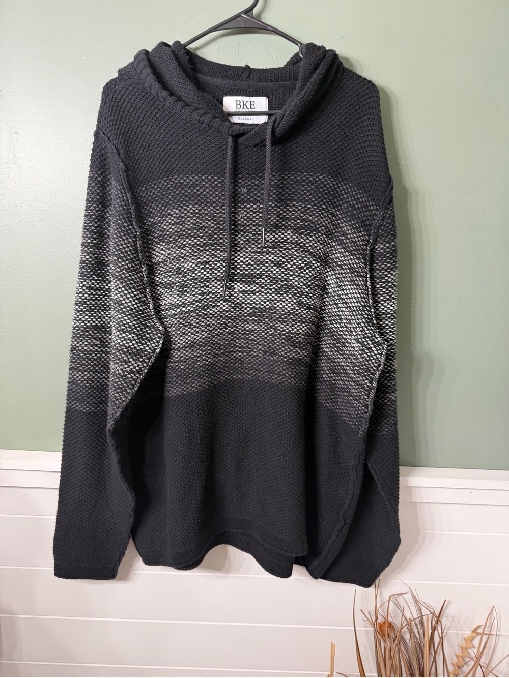 BKE Men's Black and Gray Ombre Crewneck Hooded Sweater